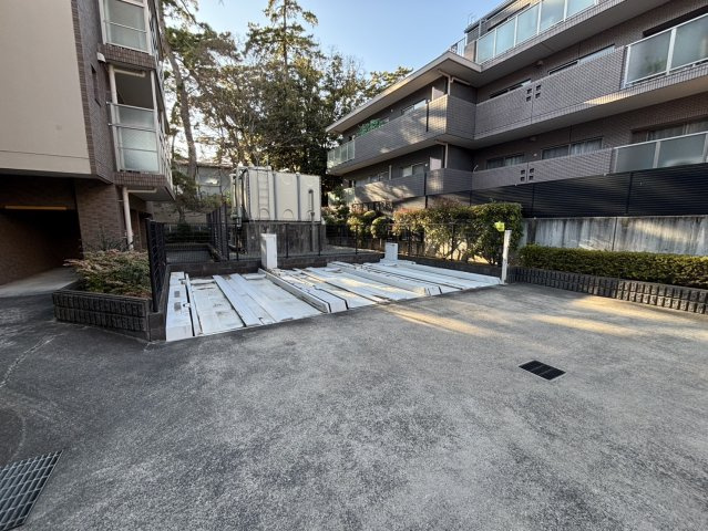 イトーピア夙川結善町の駐車場