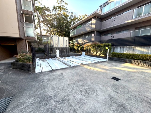 イトーピア夙川結善町の駐車場