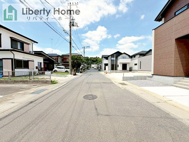 土浦市木田余1期　新築戸建　5号棟の前面道路含む現地写真
