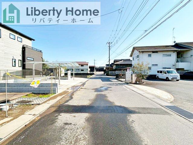 土浦市木田余1期　新築戸建　5号棟の前面道路含む現地写真