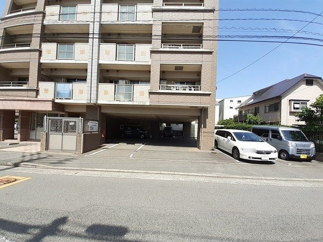 カルフールの駐車場