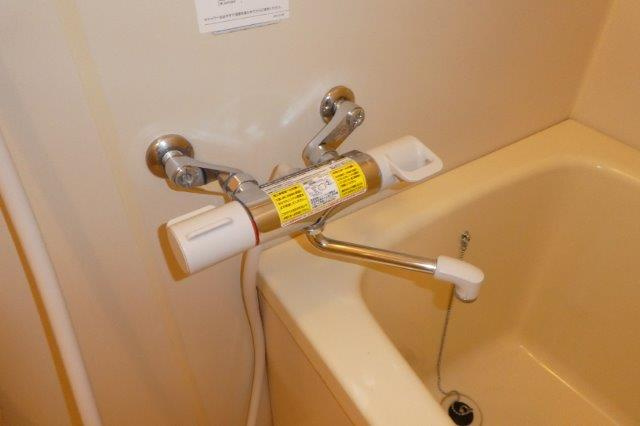 ジョイファミリー総社Bの浴室|サーモスタッド付き水栓