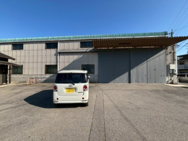 西尾市上矢田町貸倉庫の外観