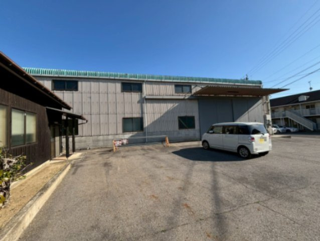 西尾市上矢田町貸倉庫の外観