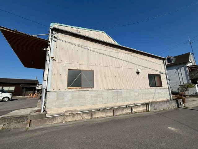 西尾市上矢田町貸倉庫の外観