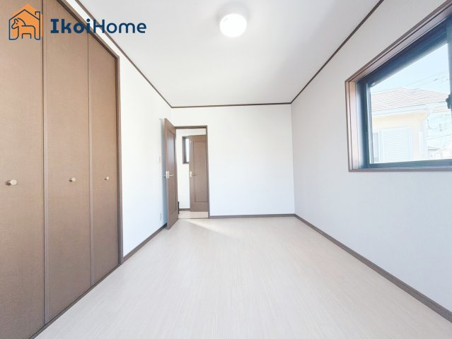 神戸市西区玉津町高津橋　中古戸建の寝室|【ホームページに現地動画掲載中】●年中無休：当日予約可●広々とした2階の洋室です。クローゼットも完備