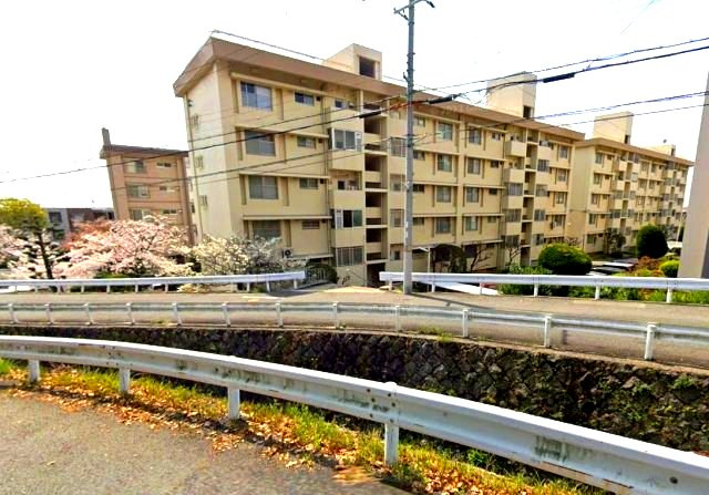 山御影マンションC棟の外観|新生活にふさわしい、キレイなお部屋をご用意しています。
