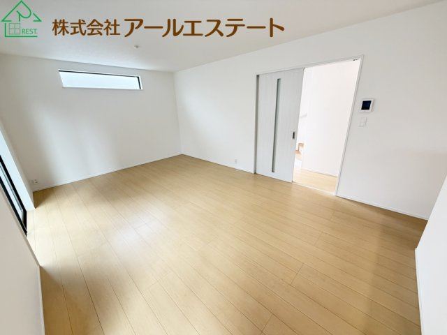 加古川市東神吉町出河原　　新築戸建の居間・リビング