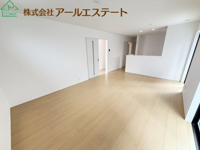 加古川市東神吉町出河原　　新築戸建の居間・リビング