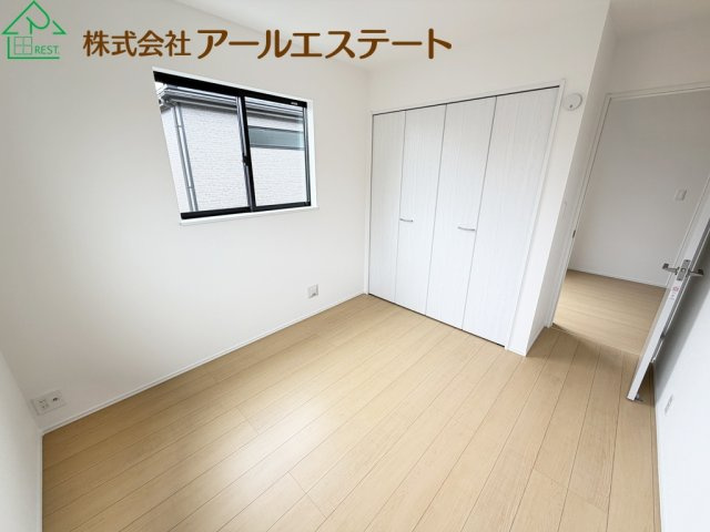 加古川市東神吉町出河原　　新築戸建の洋室