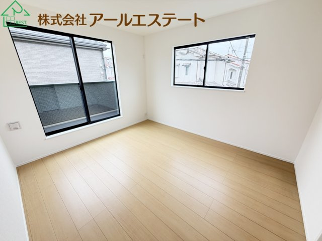 加古川市東神吉町出河原　　新築戸建の洋室