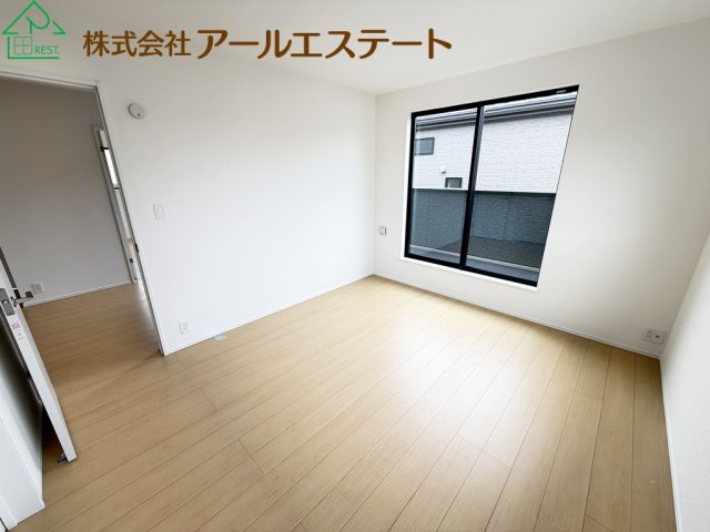 加古川市東神吉町出河原　　新築戸建の洋室