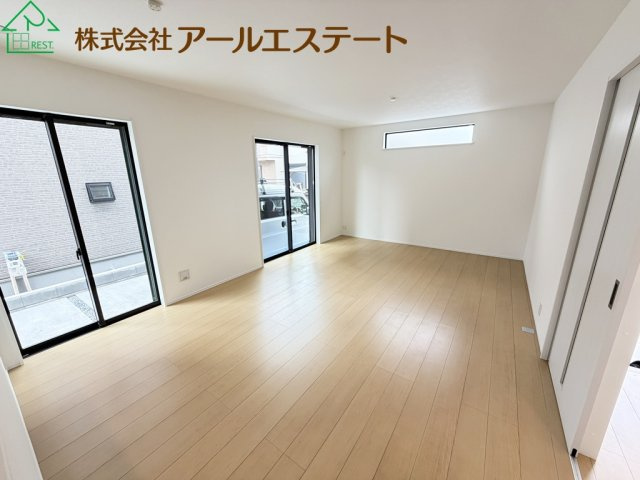 加古川市東神吉町出河原　　新築戸建の居間・リビング