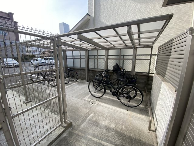 メゾン・ソラーレの駐車場