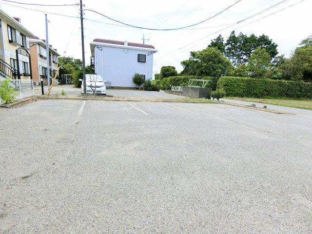 エメラルド蓮沼Aの駐車場
