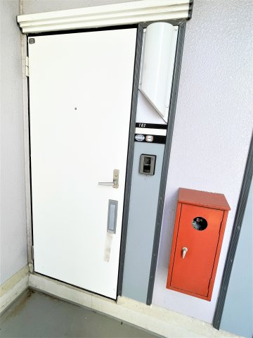 エメラルド蓮沼Aの玄関