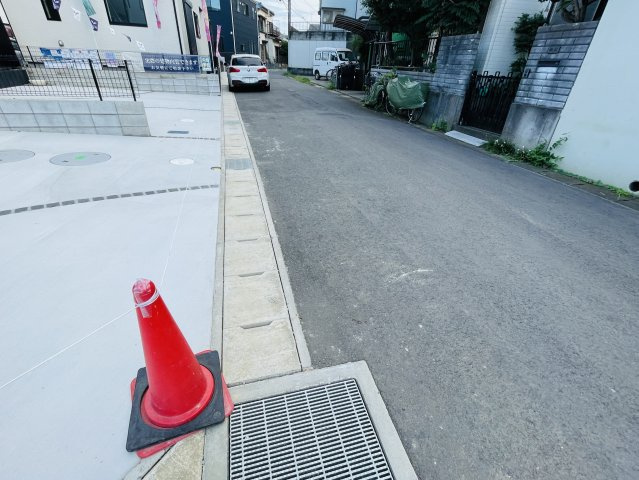 グラファーレ市川市曽谷４丁目１６期の前面道路含む現地写真