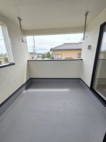 新築　太田市鳥山上町第6　クレイドルガーデン　１号棟のバルコニー|現地写真　日当たりの良いバルコニーは気持ちよく洗濯物が干せます♪							
							
					
　　