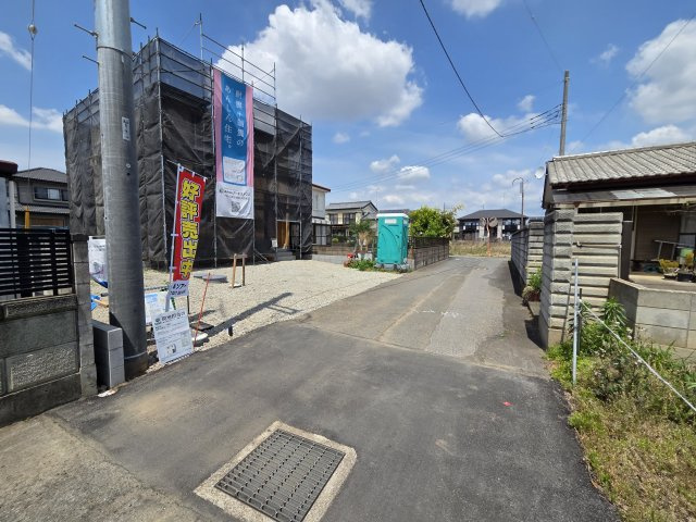 新築　太田市鳥山上町第6　クレイドルガーデン　１号棟の前面道路含む現地写真|現地写真　東側接道幅員約4ｍ