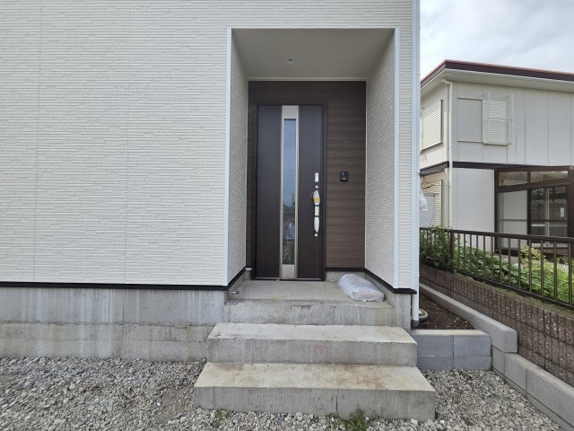新築　太田市鳥山上町第6　クレイドルガーデン　１号棟の玄関|現地写真　TVモニター付きドアホンでセキュリティも安心です！

