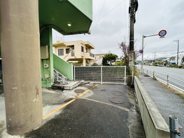 中城村久場戸建ての駐車場