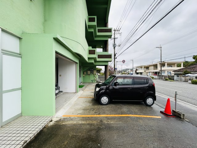 中城村久場戸建ての駐車場