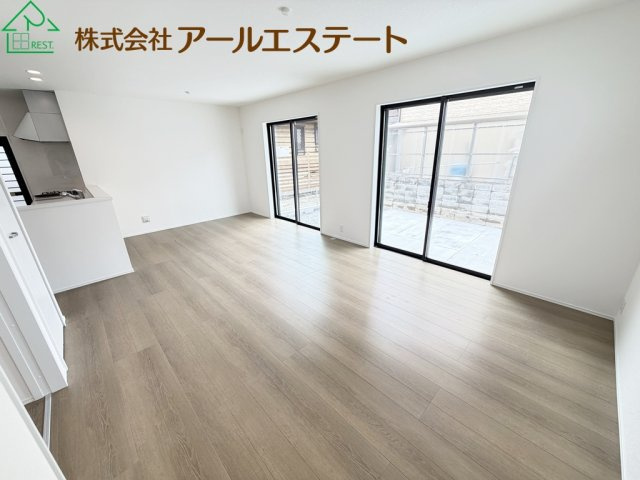 加古川市東神吉町出河原　　新築戸建の居間・リビング