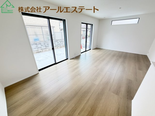 加古川市東神吉町出河原　　新築戸建の居間・リビング