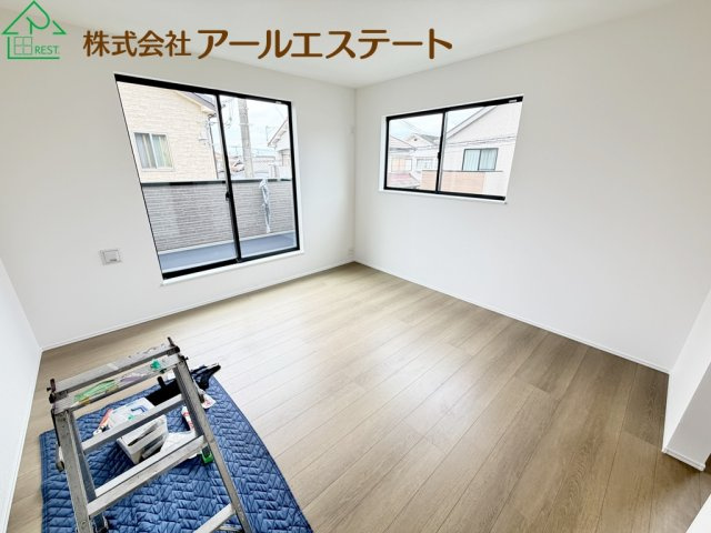 加古川市東神吉町出河原　　新築戸建の洋室