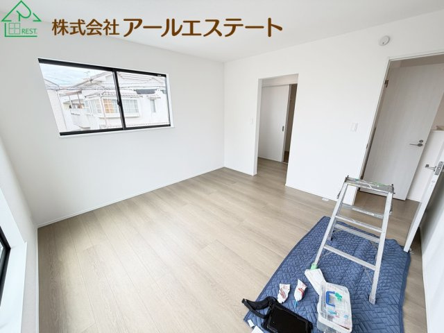 加古川市東神吉町出河原　　新築戸建の洋室