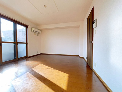 【居間・リビング】 | TYPHOON【名古屋市賃貸・エアコン付】