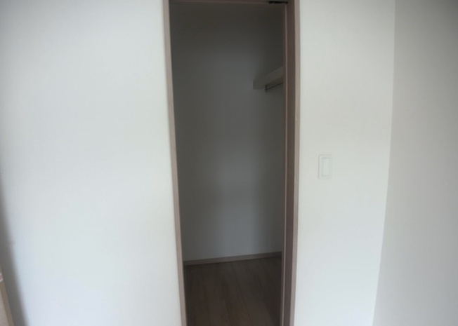 【構造・工法・仕様】 | 木造住宅とは土台、壁、柱など建築物の強度を支える構造体の材に木が使用されている構造を指します。構造体は建物の自重を支えるだけではなく風圧や水圧、積裁荷重などあらゆる衝撃に耐えるための基礎です。
