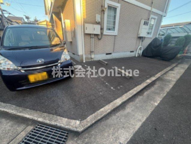 エスポワールⅢの駐車場
