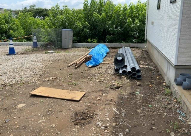 【駐車場】 | 駐車場と明記されていても、最小スペースでつくられた駐車場だと大型車は駐車できなかったり、出入りしにくくなったりする可能性があります。お車のサイズと購入したい物件の駐車場のサイズを現地で確認しましょう。
