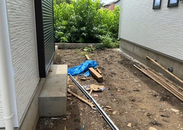 【庭】 | 庭があることでガーデニングや家庭菜園はもちろん、こどもの遊び場やペットを放して遊ぶことができます。また、家の周囲に余裕があるということです。隣地との間があれば、十分な日当たりと、風通しが確保できます。