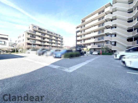 メイツ立石サウスコートの駐車場|ドキドキの新生活も、安心してスタート。ぴったりの住まいを見つけませんか？クランディアが一緒に住まい選びをサポートします‼　まずは、お気軽にお問合せください　＃クランディア