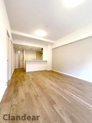 メイツ立石サウスコートの居間・リビング|ドキドキの新生活も、安心してスタート。ぴったりの住まいを見つけませんか？クランディアが一緒に住まい選びをサポートします‼　まずは、お気軽にお問合せください　＃クランディア