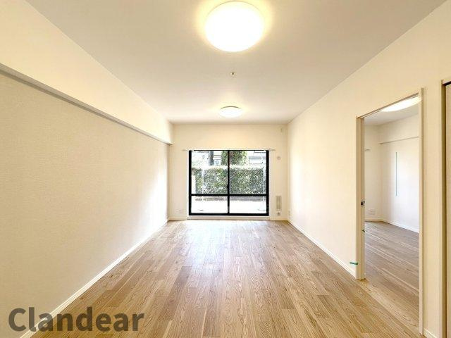 メイツ立石サウスコートの居間・リビング|ドキドキの新生活も、安心してスタート。ぴったりの住まいを見つけませんか？クランディアが一緒に住まい選びをサポートします‼　まずは、お気軽にお問合せください　＃クランディア