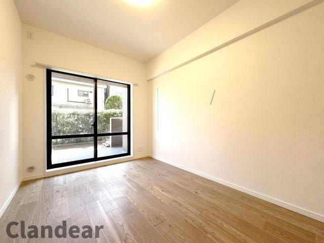 メイツ立石サウスコートの洋室|ドキドキの新生活も、安心してスタート。ぴったりの住まいを見つけませんか？クランディアが一緒に住まい選びをサポートします‼　まずは、お気軽にお問合せください　＃クランディア