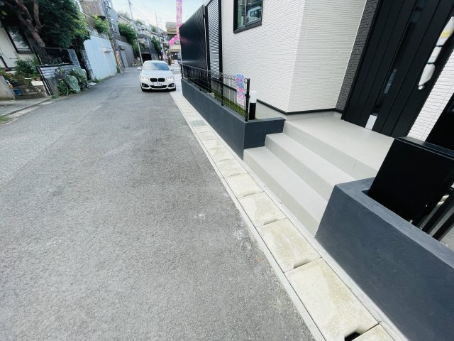 グラファーレ市川市曽谷４丁目１６期の前面道路含む現地写真