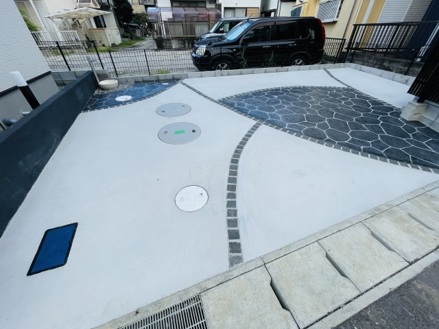 グラファーレ市川市曽谷４丁目１６期の駐車場