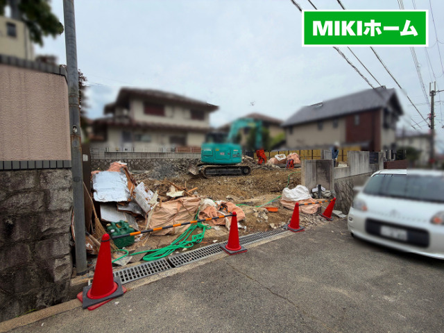 箕面市粟生新家５丁目　土地の前面道路含む現地写真|2026/6/16撮影