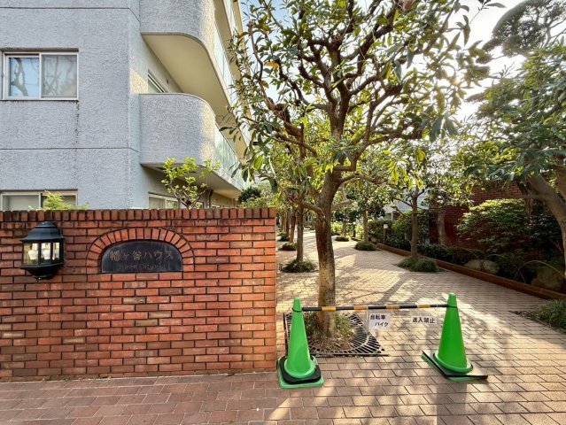幡ヶ谷ハウスの外観|レンガの外壁が気品と格調を演出するマンション。