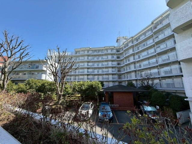 幡ヶ谷ハウスの外観|迫力のあるシックな外観が特徴のマンション。