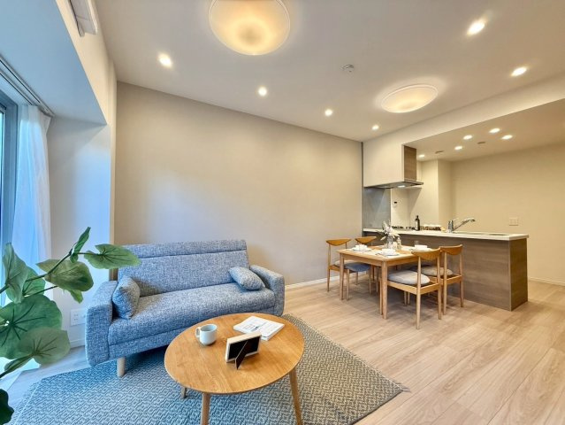幡ヶ谷ハウスの居間・リビング|リビング隣には洋室があり、合わせると16帖以上の大空間になるよう工夫。