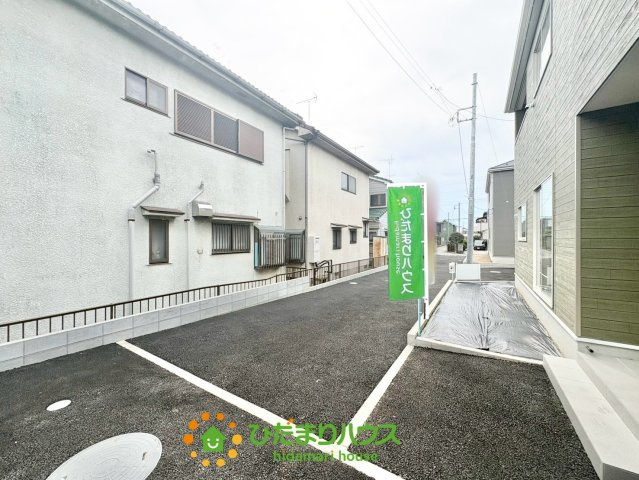 幸手市西第７　新築一戸建て　03　クレイドルガーデンの前面道路含む現地写真|2026/8/28　撮影