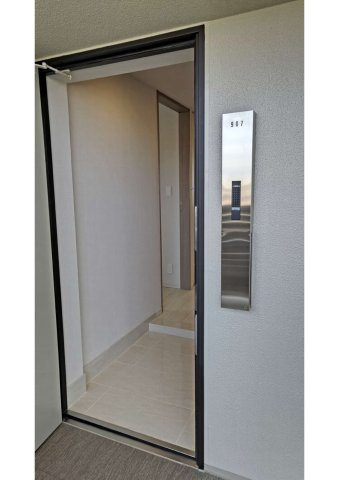 センチュリー福生の玄関