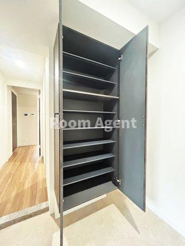 ルフレイユ 泉 久屋大通公園の玄関