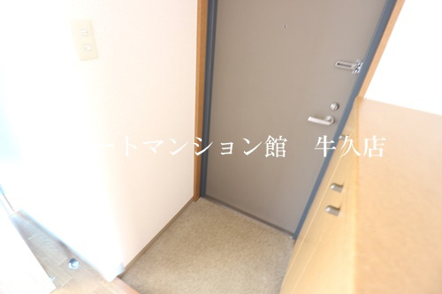 牛久ロイヤルレジデンスDⅠ型の玄関
