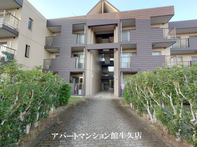 牛久ロイヤルレジデンスDⅠ型のエントランス